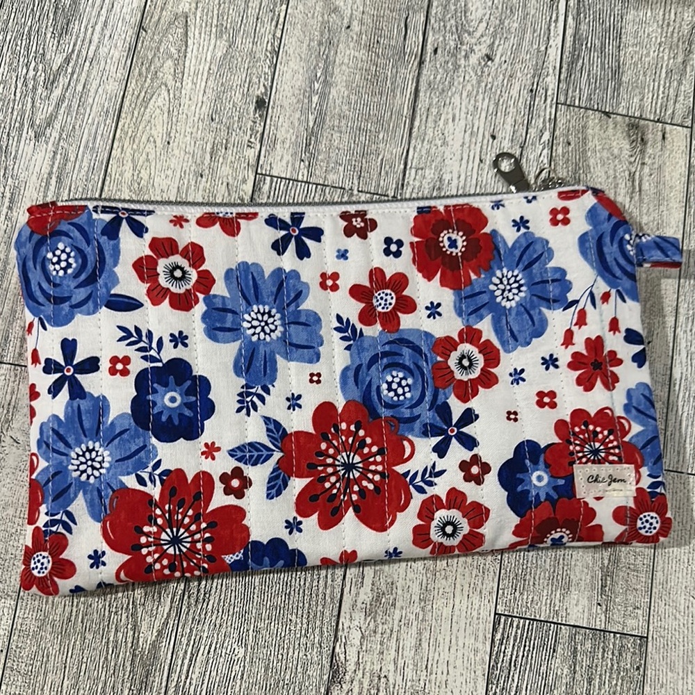 Chic Jem Floral Zipper wristlet Pouch in Red and Blue